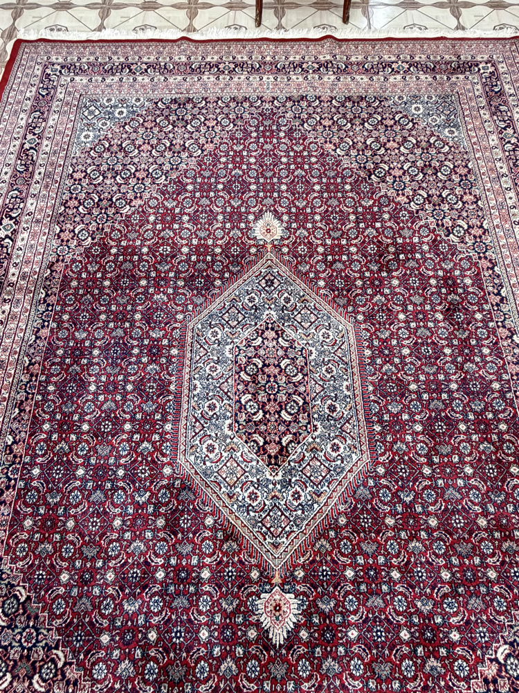 EFSANE KONDİSYONDA 365-250 CM EBATLARA SAHİP