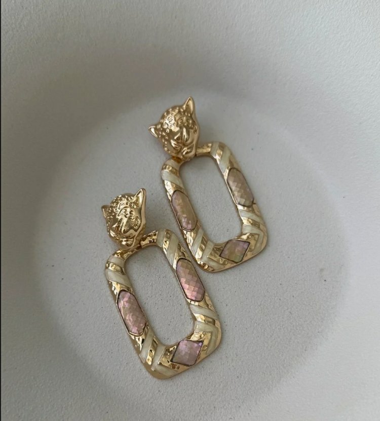 Leopar Figürlü Gold Küpe