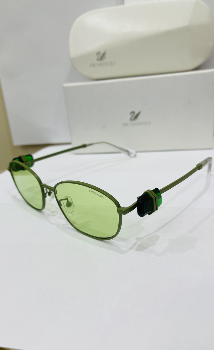 SWAROVSKI YEŞİL ÇERÇEVE YEŞİL ŞEFFAF CAM