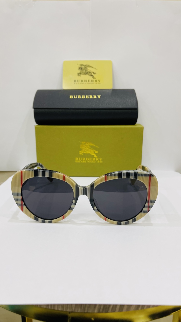 BURBERRY DESENLİ ÇERÇEVE SİYAH ŞEFFAF CAM