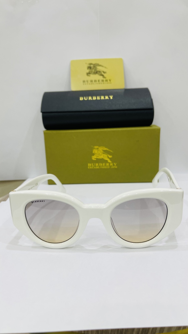 BURBERRY BEYAZ ÇERÇEVE SİYAH ŞEFFAF CAM