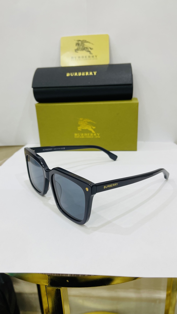 BURBERRY SİYAH ÇERÇEVE MAVİ ŞEFFAF CAM