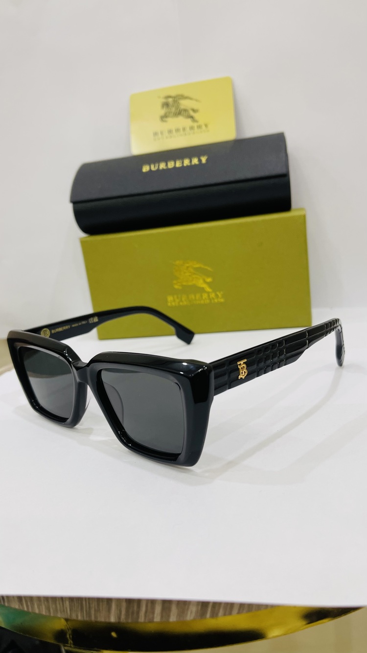 BURBERRY SİYAH ÇERÇEVE SİYAH ŞEFFAF CAM