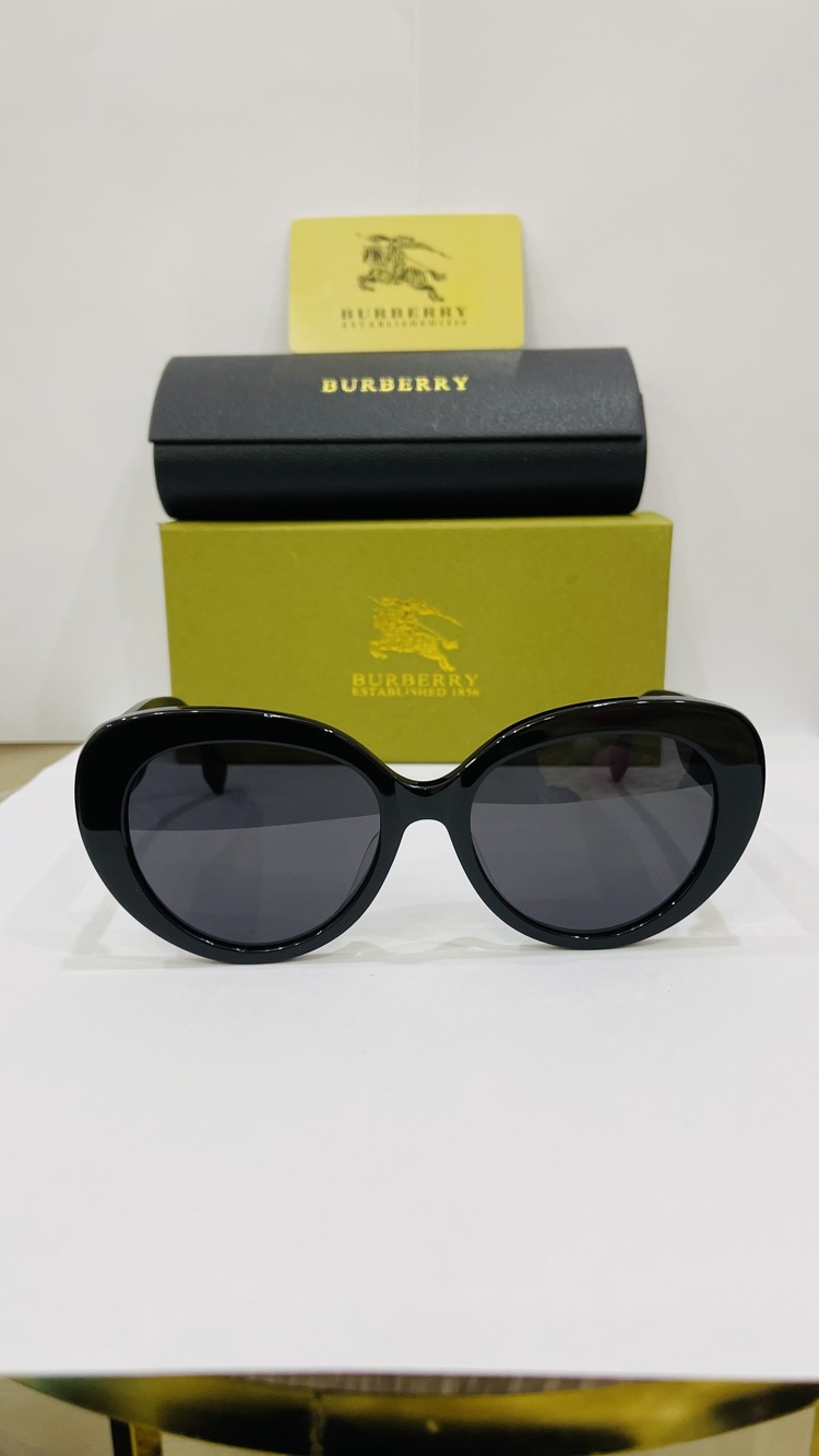 BURBERRY SİYAH ÇERÇEVE SİYAH ŞEFFAF CAM