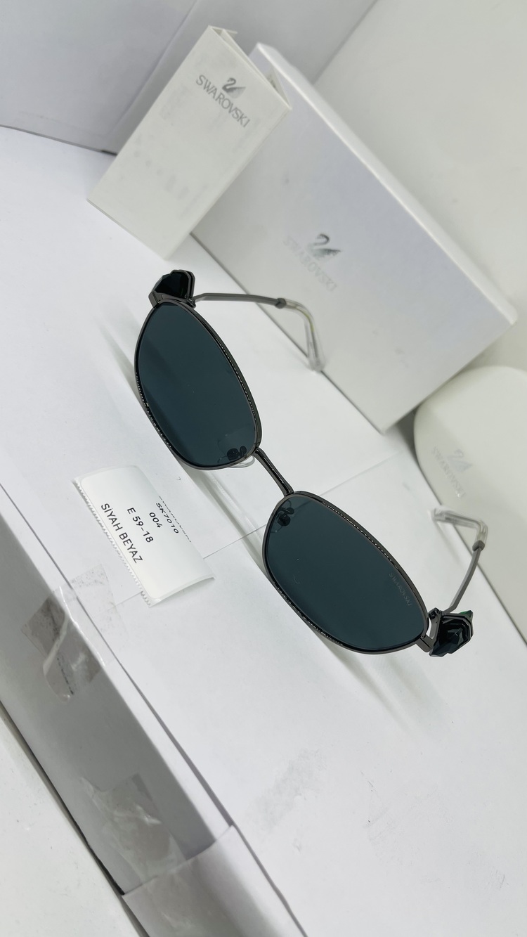 SWAROVSKI SİYAH ÇERÇEVE SİYAH ŞEFFAF CAM