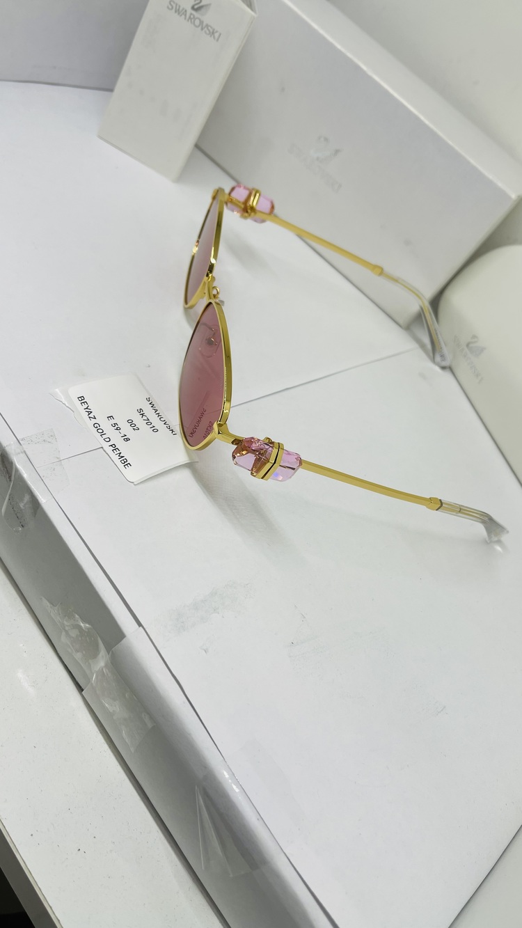 SWAROVSKI GOLD ÇERÇEVE KIRMIZI ŞEFFAF CAM