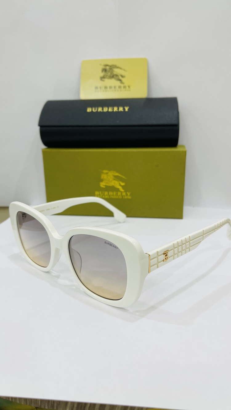 BURBERRY BEYAZ ÇERÇEVE SİYAH ŞEFFAF CAM