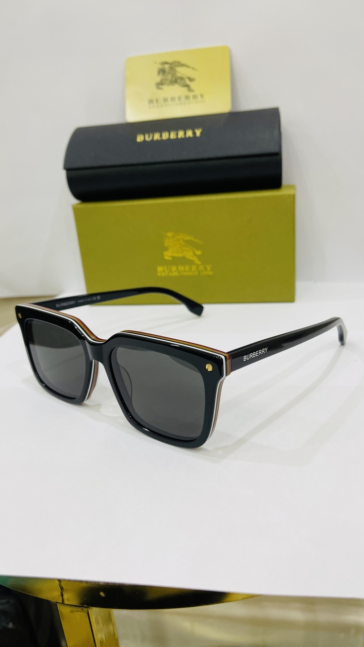BURBERRY SİYAH ÇERÇEVE SİYAH ŞEFFAF CAM