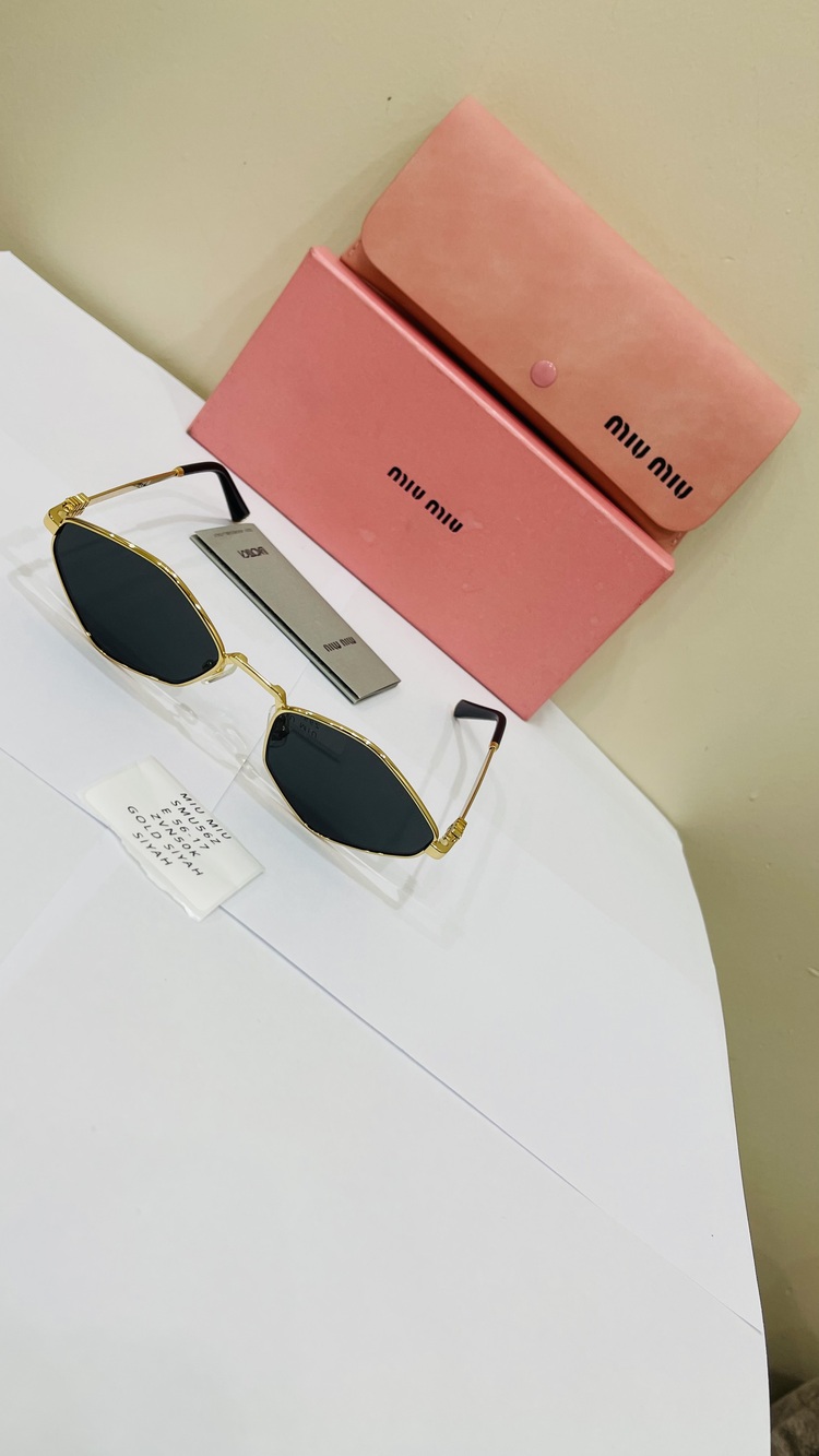 MIU GOLD ÇERÇEVE SİYAH CAM
