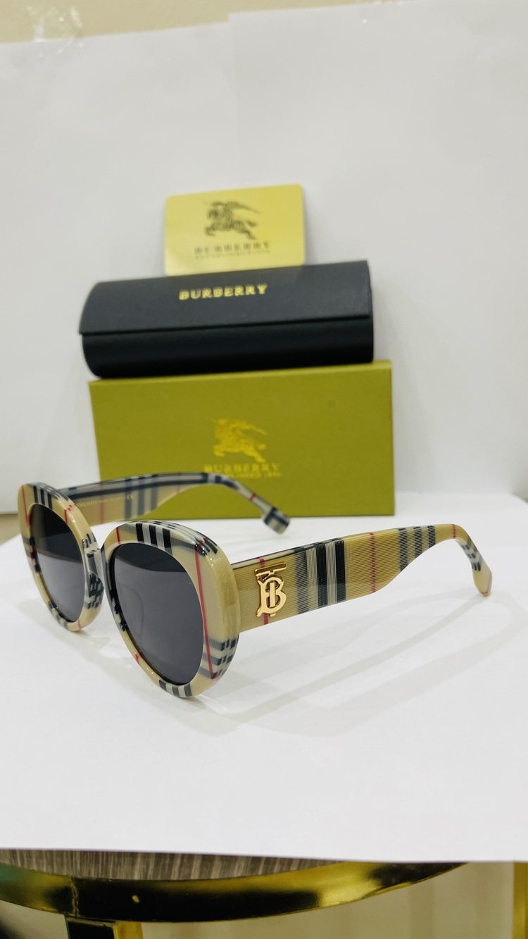 BURBERRY DESENLİ ÇERÇEVE SİYAH ŞEFFAF CAM