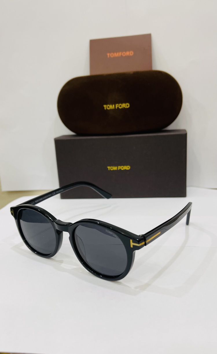 TOM FORD SİYAH ÇERÇEVE SİYAH ŞEFFAF CAM
