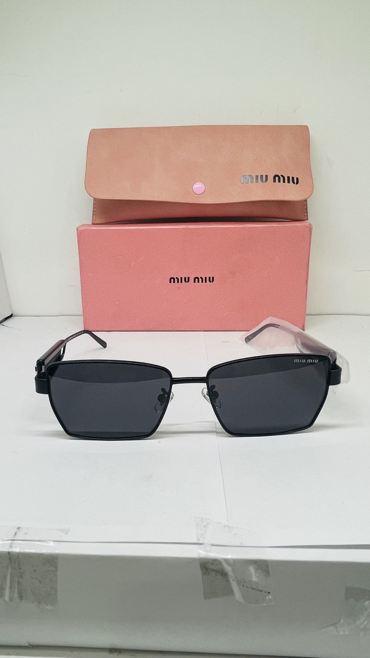 MIU SİYAH ÇERÇEVE SİYAH CAM