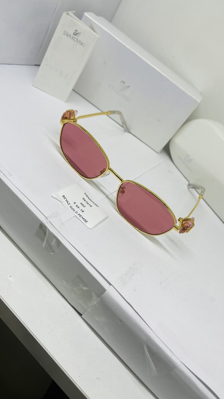 SWAROVSKI GOLD ÇERÇEVE KIRMIZI ŞEFFAF CAM
