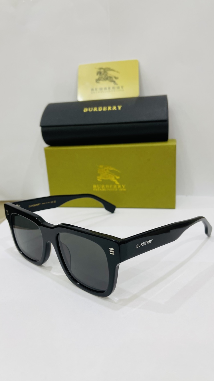 BURBERRY SİYAH ÇERÇEVE SİYAH ŞEFFAF CAM