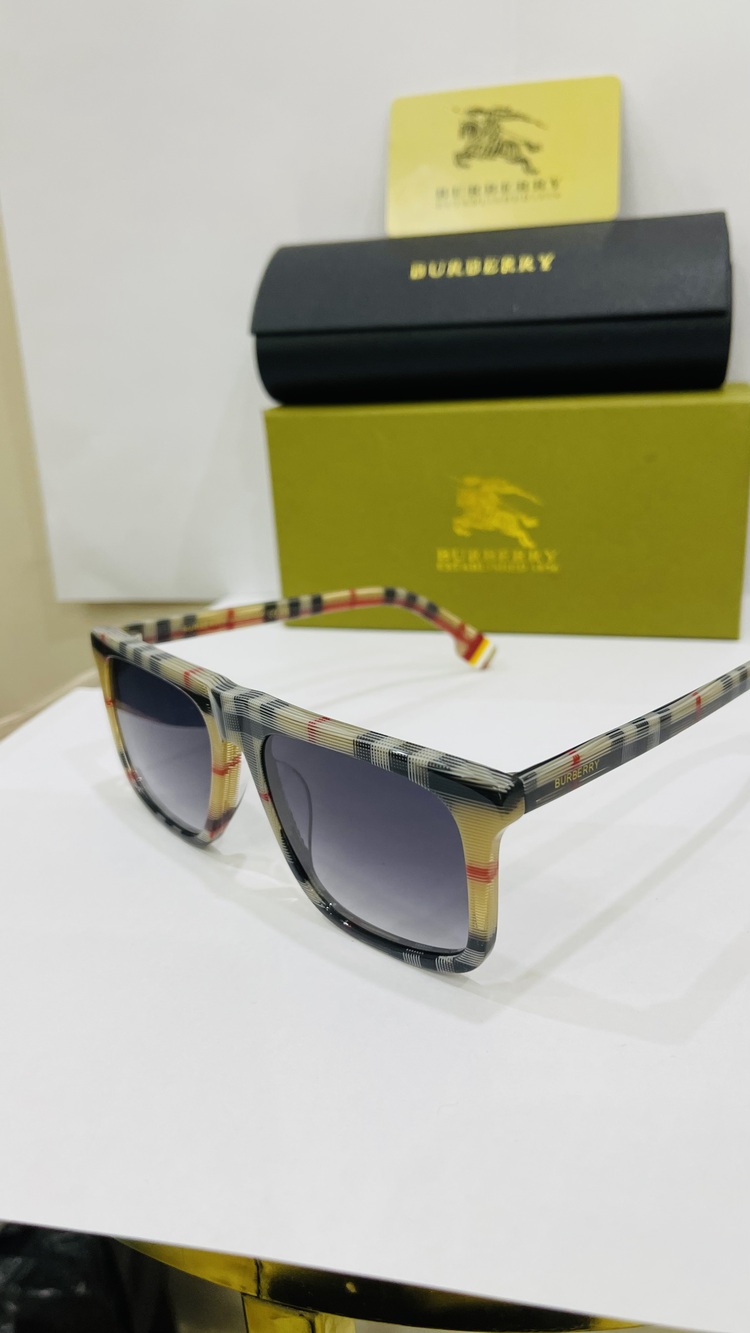 BURBERRY DESENLİ ÇERÇEVE SİYAH ŞEFFAF CAM