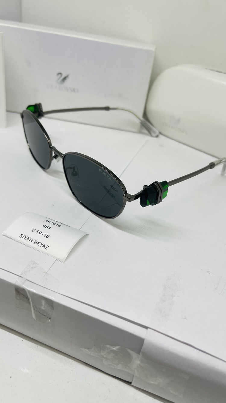 SWAROVSKI SİYAH ÇERÇEVE SİYAH ŞEFFAF CAM