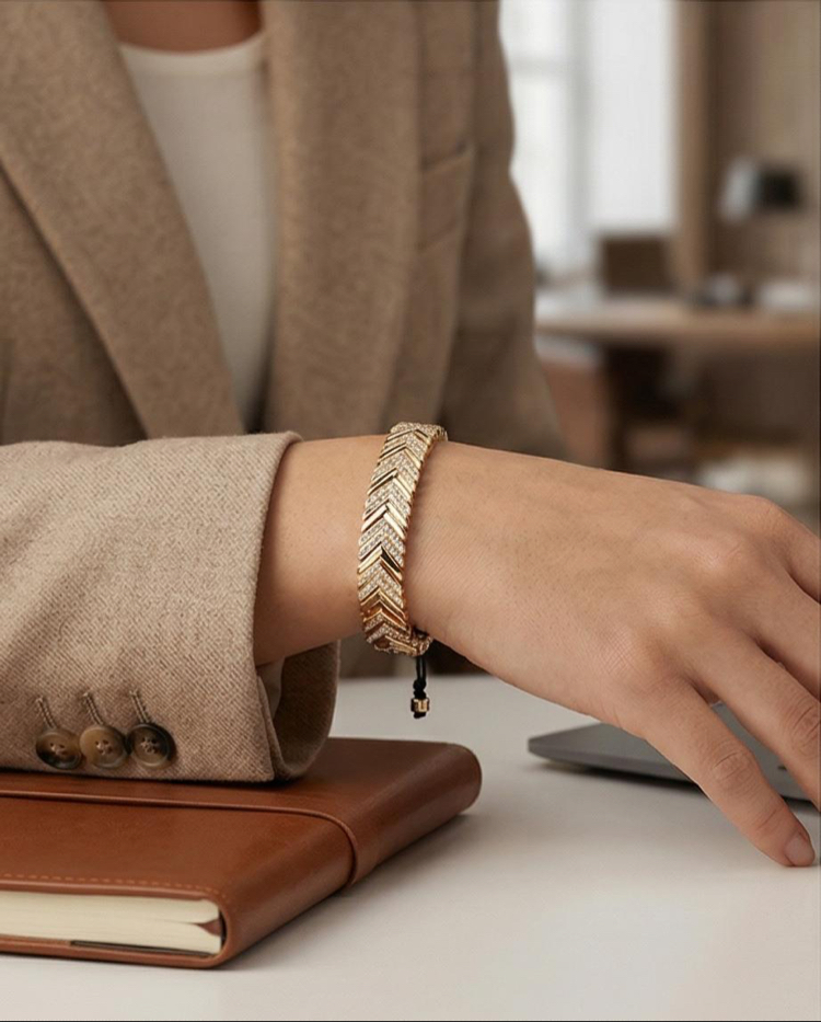 Rose Gold Çelik Asansörlü Chevron Bileklik - Gündüzden Geceye Zarafet