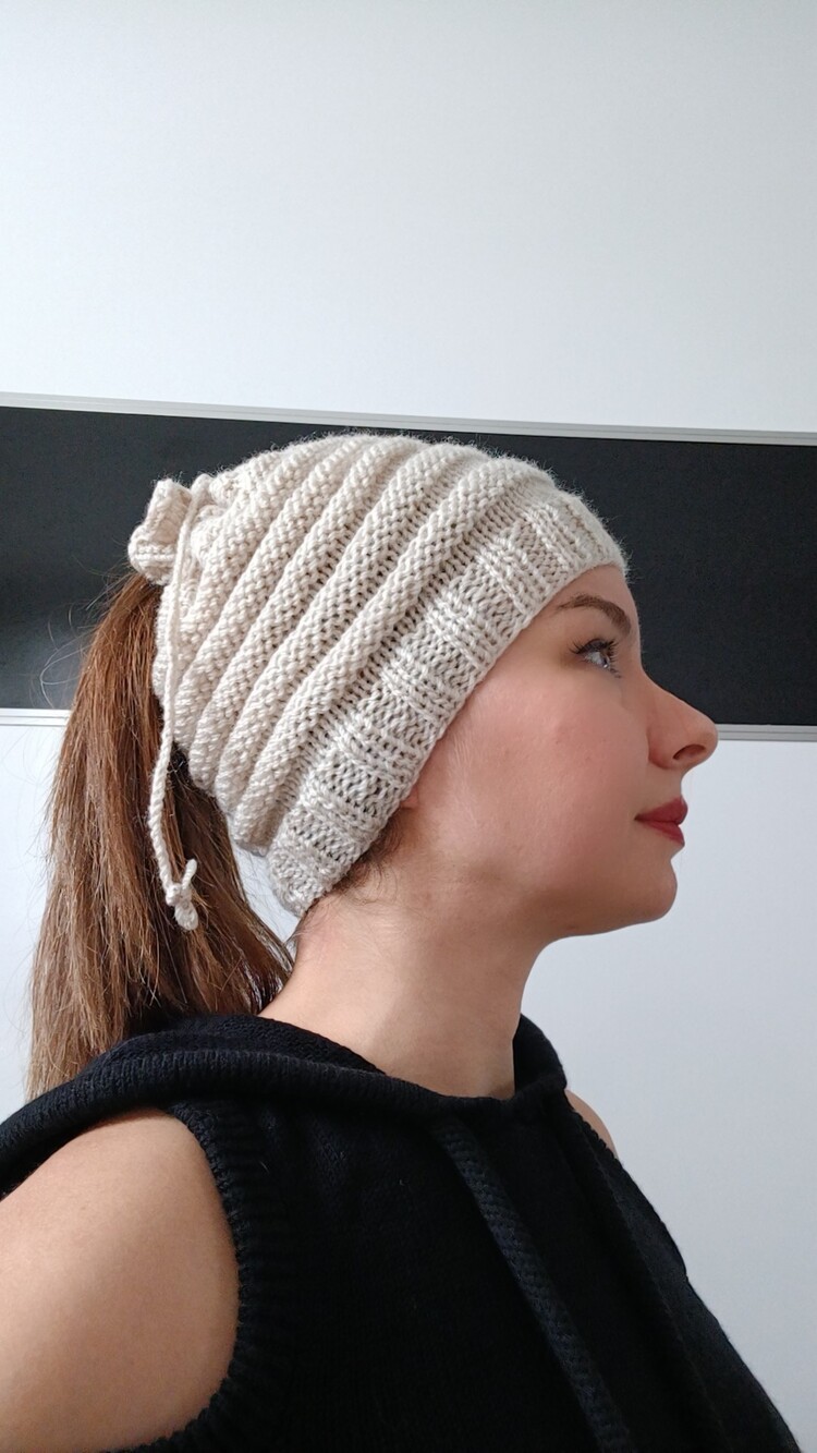El Örgüsü Bej Boyunluk Atkı-Ponytail Beanie