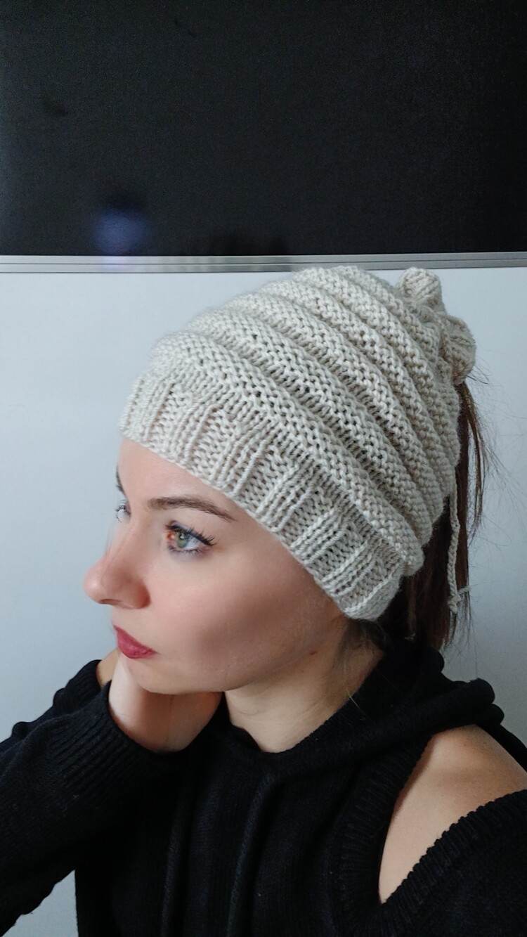 El Örgüsü Bej Boyunluk Atkı-Ponytail Beanie