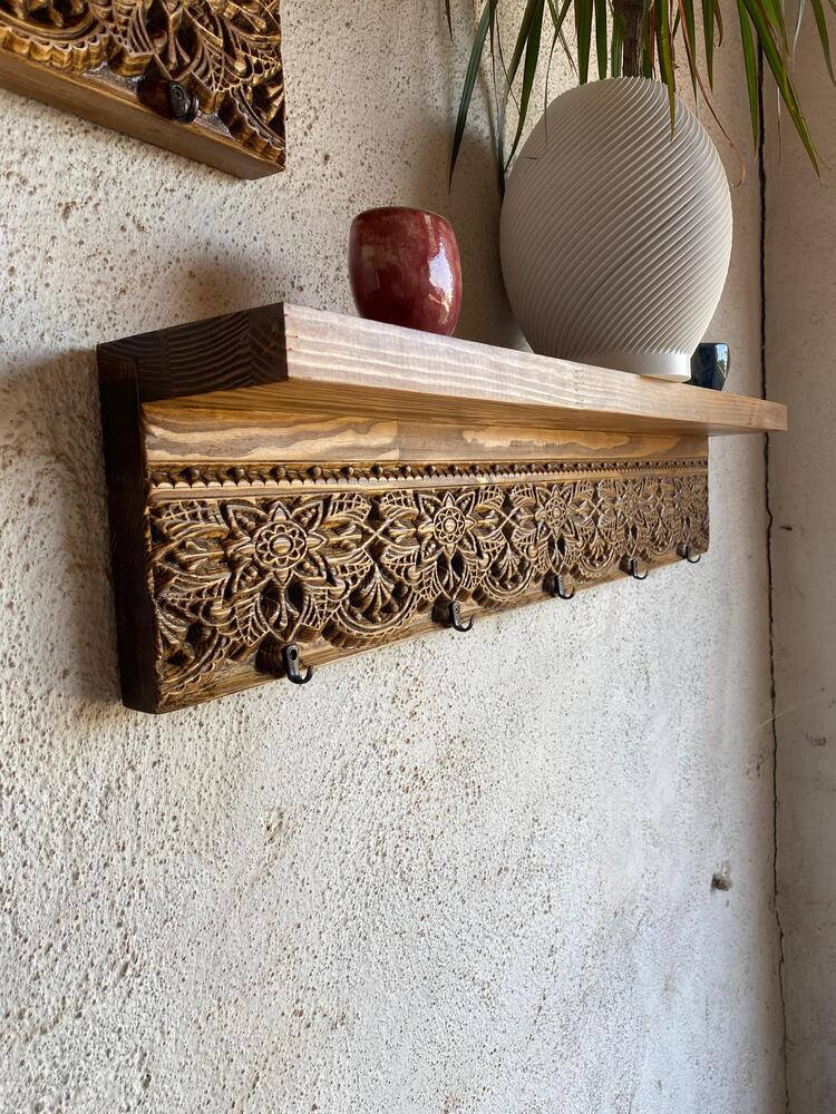 3 lü Ahşap Oyma Askılıklı Duvar Rafı