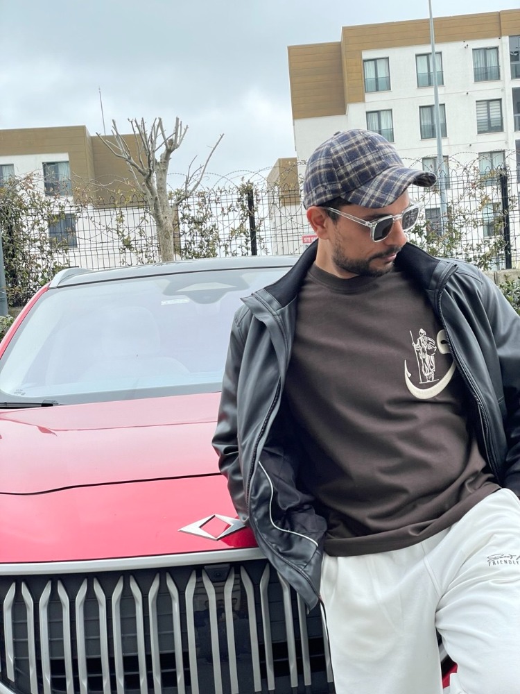 Limited Edition – W Letter & Warrior Design – Premium Oversize