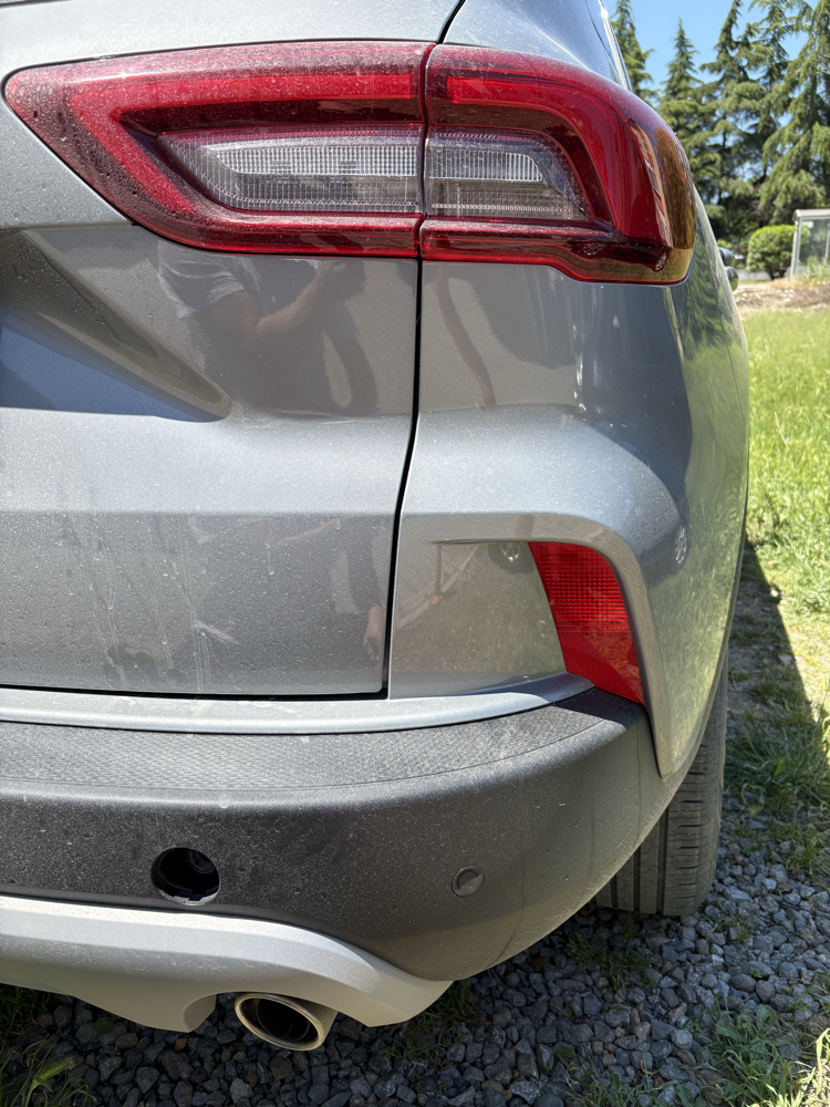 Ford Kuga arka tampon çeki demiri kapağı