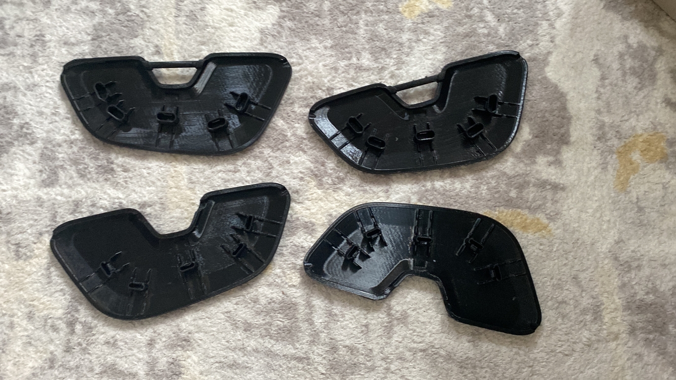 Ford Kuga bagaj perde tutucu plastik