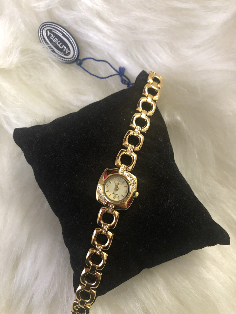 Almera Vintage Gold