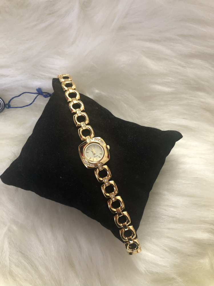 Almera Vintage Gold