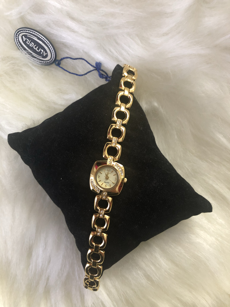 Almera Vintage Gold