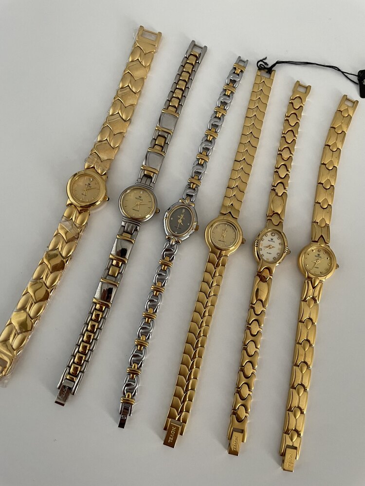 Novel Vintage Gold