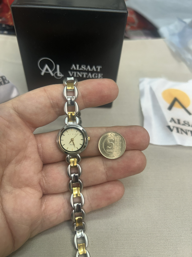Almera Vintage kadın saati 