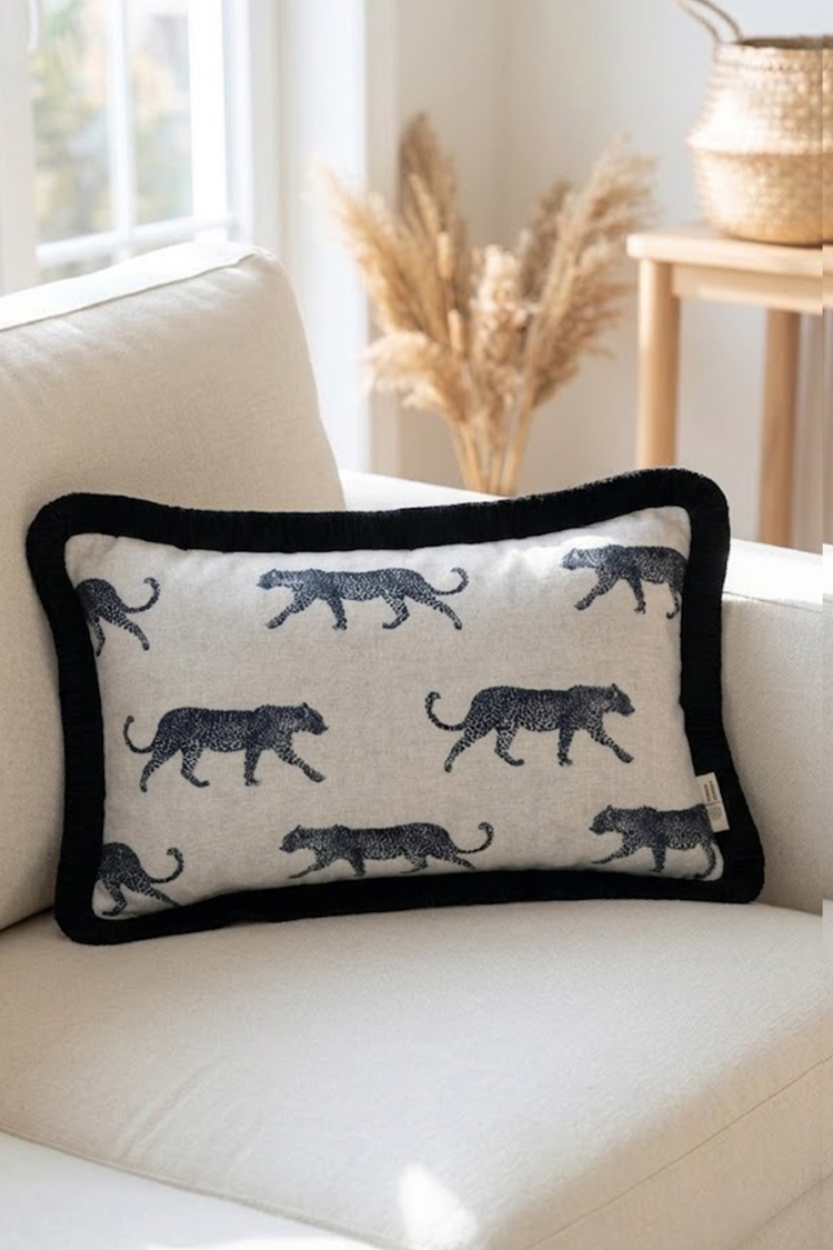 Siyah Püsküllü, Leopar Desen 30x50cm Dikdörtgen Kırlent Kılıfı