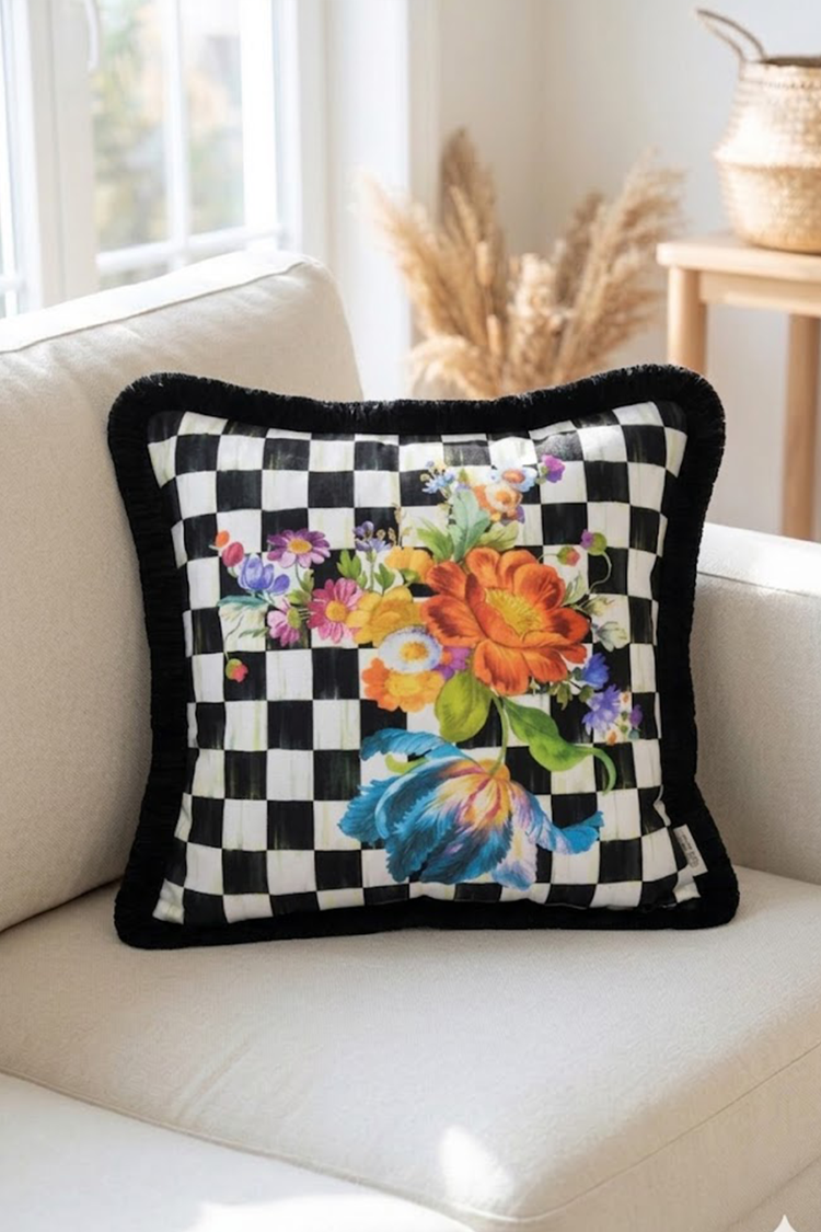 Siyah Püsküllü, Çiçekli Dama Desen 43x43 cm Kare Kırlent Kılıfı