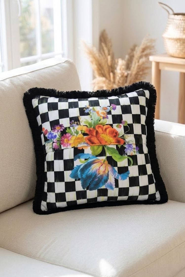 Siyah Püsküllü, Çiçekli Dama Desen 43x43 cm Kare Kırlent Kılıfı