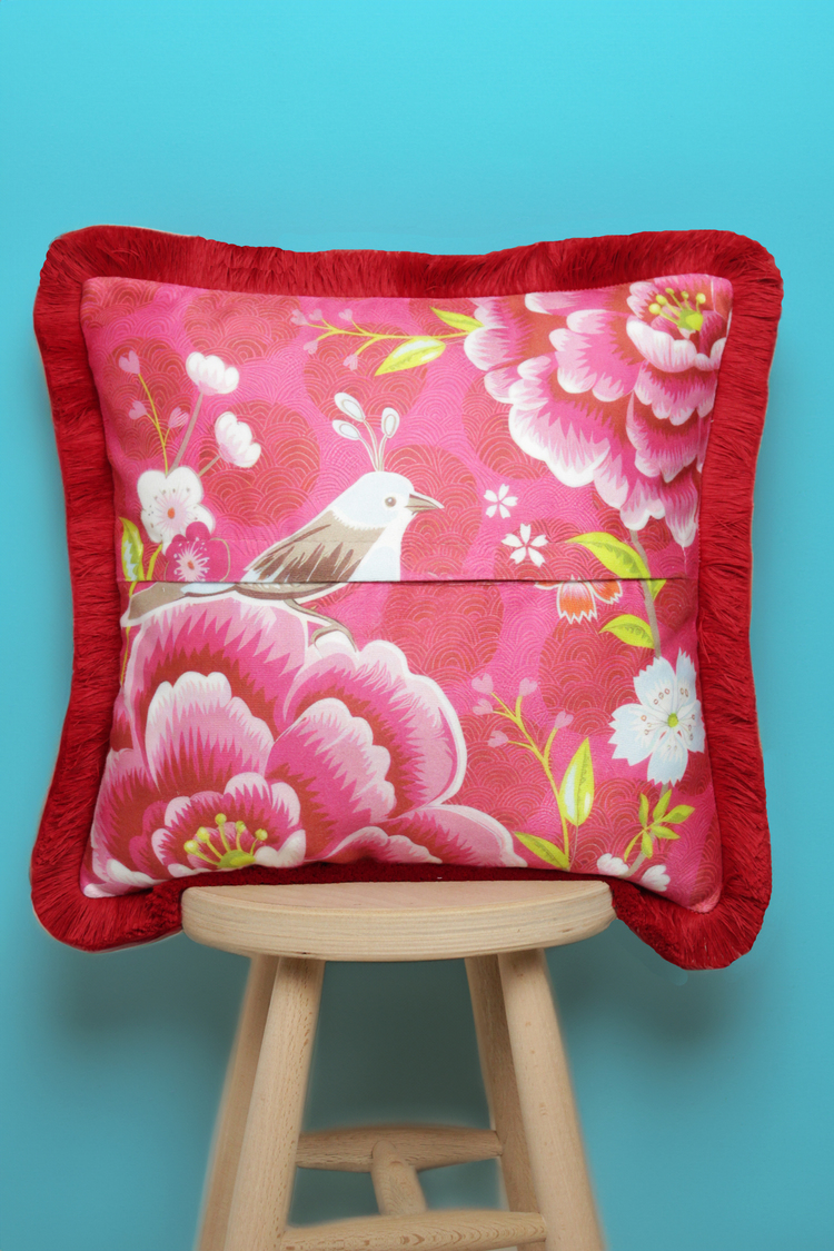 Kırmızı Püsküllü, Pink Bird Theme Desen 43x43cm Kare Kırlent Kılıfı