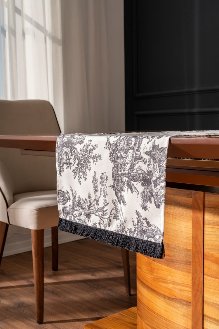 Siyah Püsküllü, İngiliz Köylüler Desen 40x140cm Runner