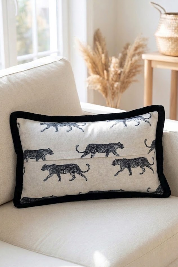 Siyah Püsküllü, Leopar Desen 30x50cm Dikdörtgen Kırlent Kılıfı
