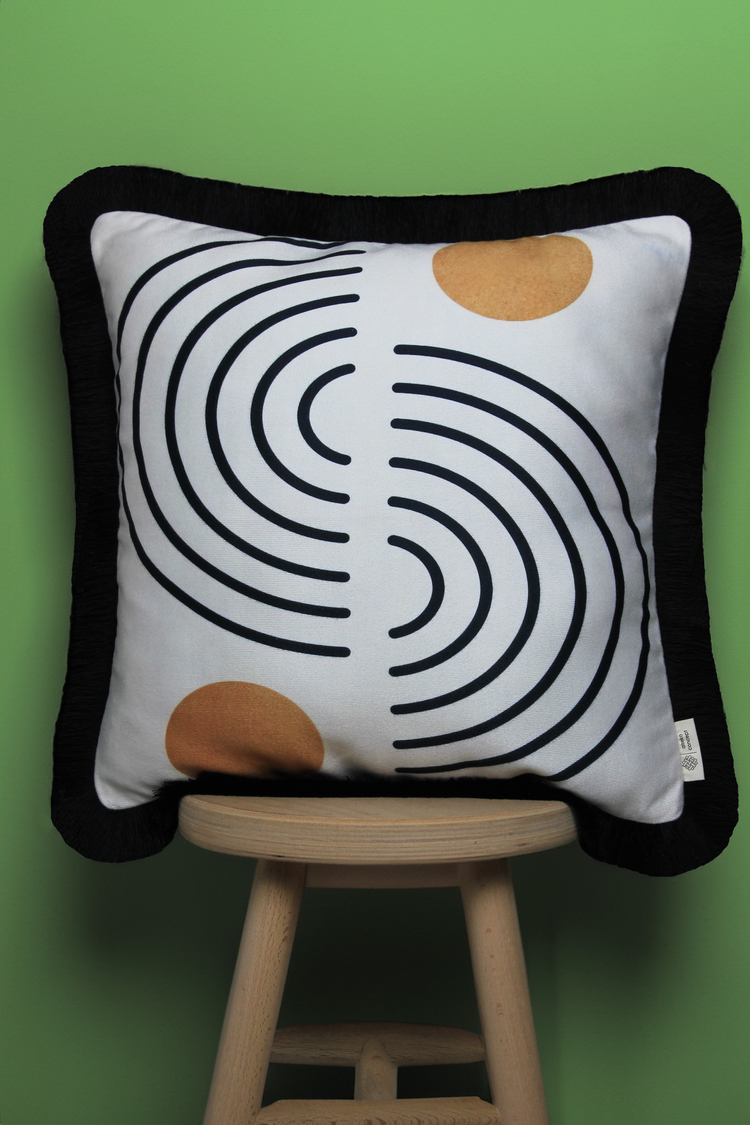 Siyah Püsküllü, Soft Ethnic 03 Desen, 43x43cm Kare Kırlent Kılıfı