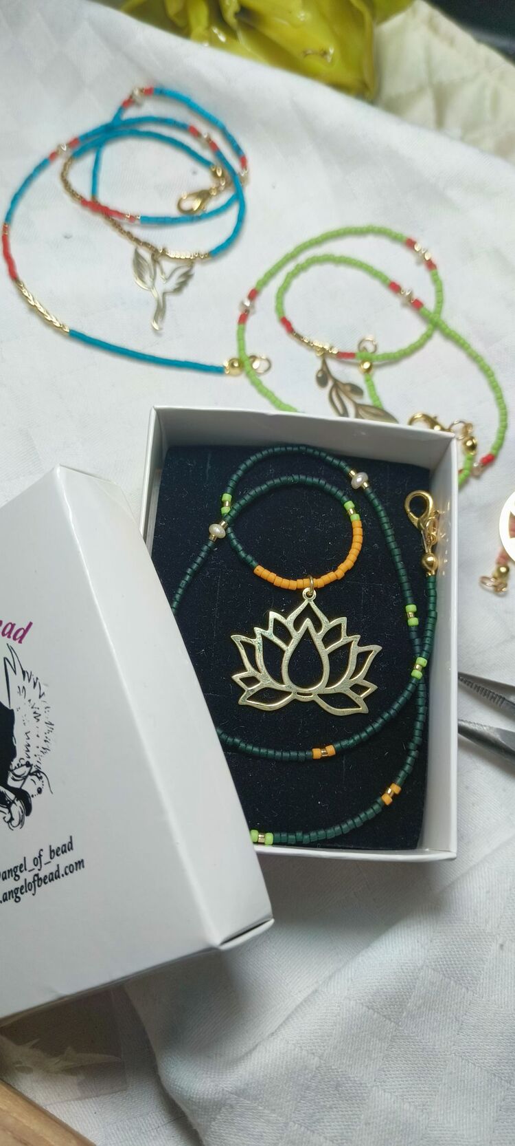 Lotus çiçeği gümüş kolye