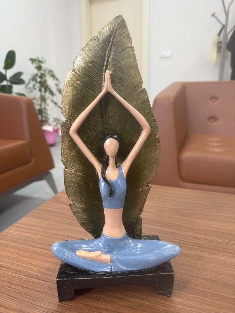 Yoga Yapan Kadın Biblo