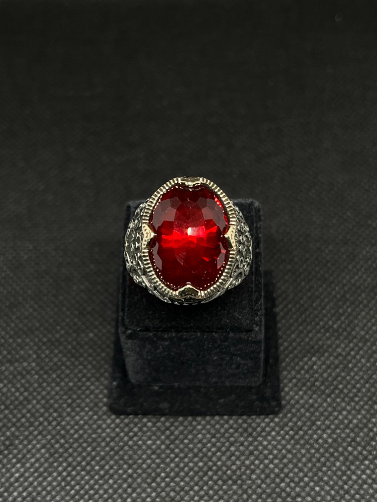 Kırmızı Taşlı Kabartma Desenli 925 Ayar Gümüş Erkek Yüzük