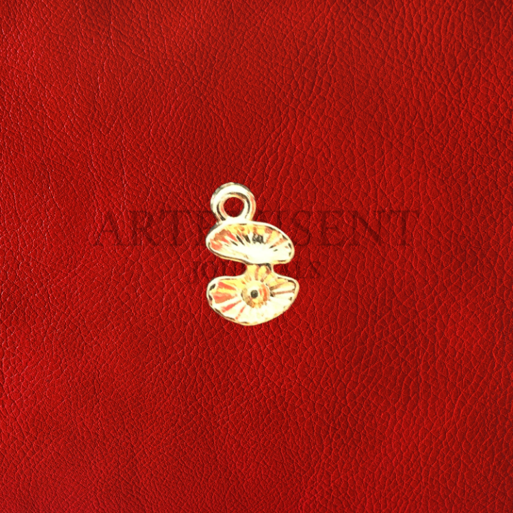 Altın İncili İstiridye Charm 