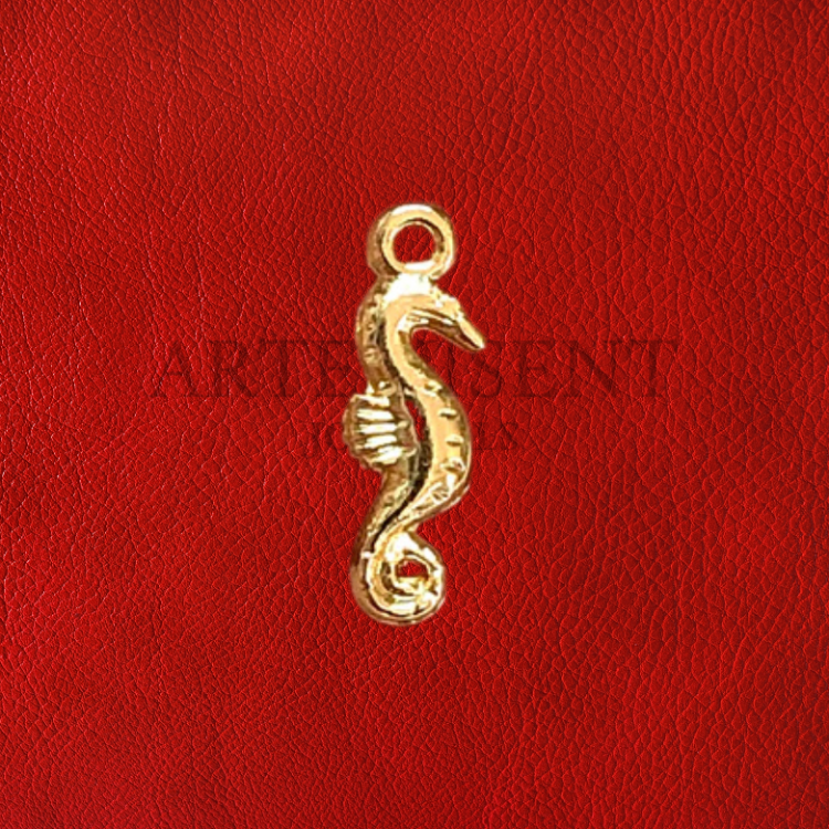 Altın Deniz Atı Charm 
