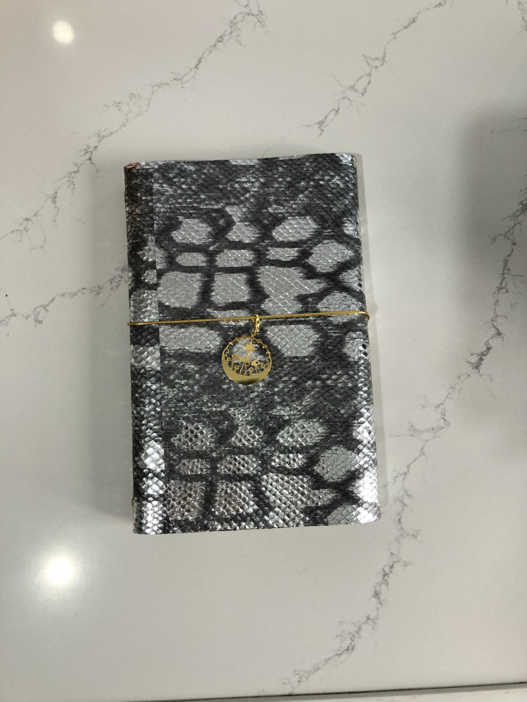A5 Gümüş Yılan Desen Deri Defter Kılıfı