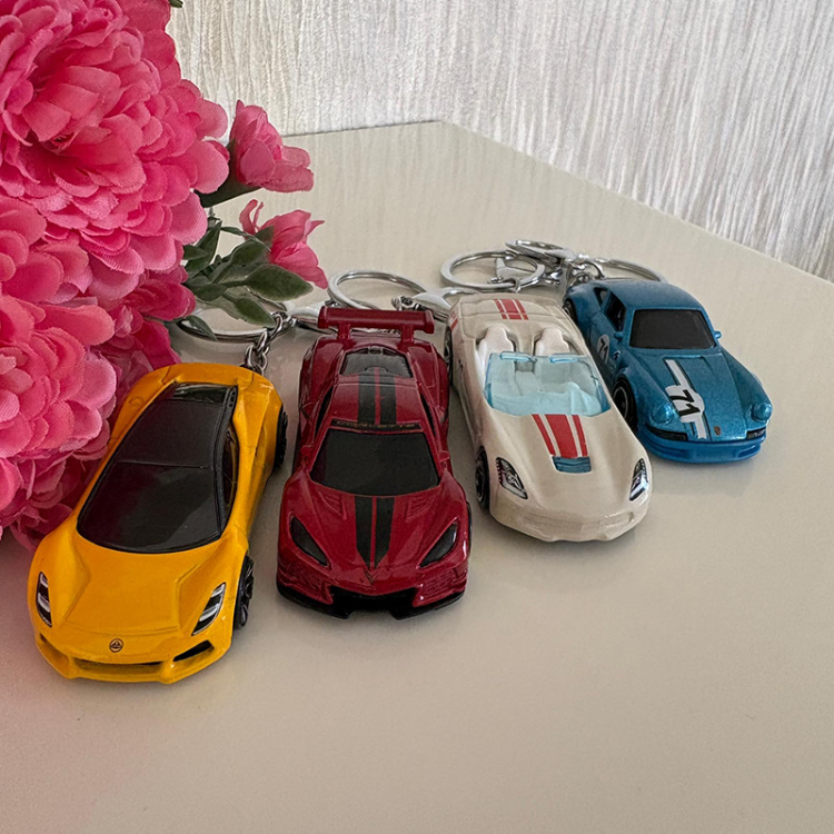 Hot Wheels Spor Araba Anahtarlık Serisi
