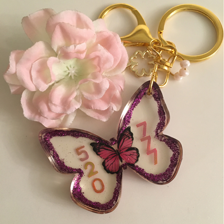 520 Para Sayılı Mor Kelebekli Anahtarlık