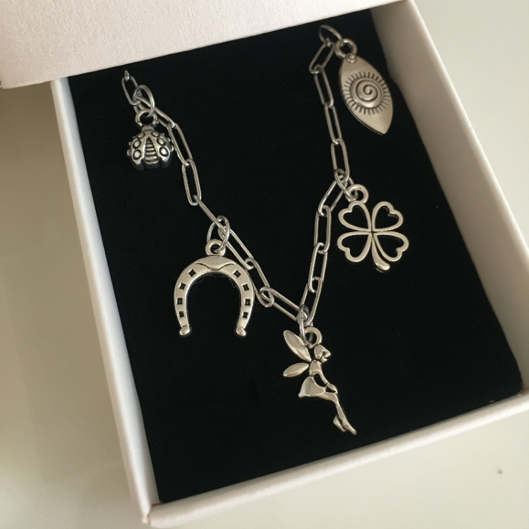 5 Charmlı Paslanmaz Çelik Zincirli Bileklik