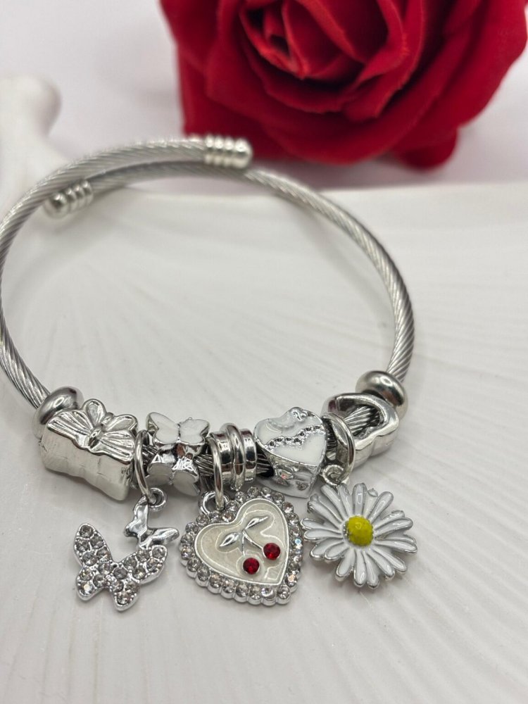 Masumiyet Çiçeği Çelik Charm Bileklik