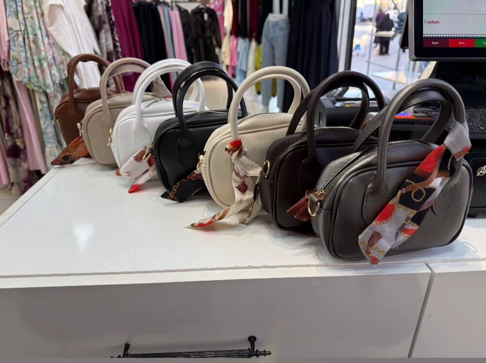 oval fular detaylı mini çanta 